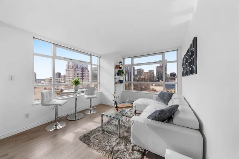 1709 438 SEYMOUR STREET - photo 2 of 25