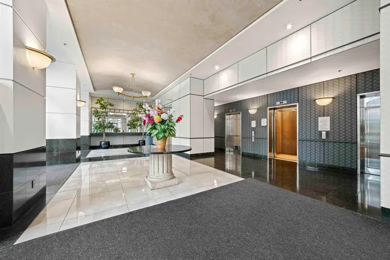 1709 438 SEYMOUR STREET - photo 3 of 25