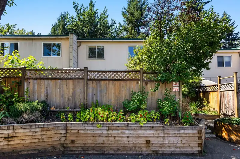 139 15215 105 AVENUE - photo 3 of 37
