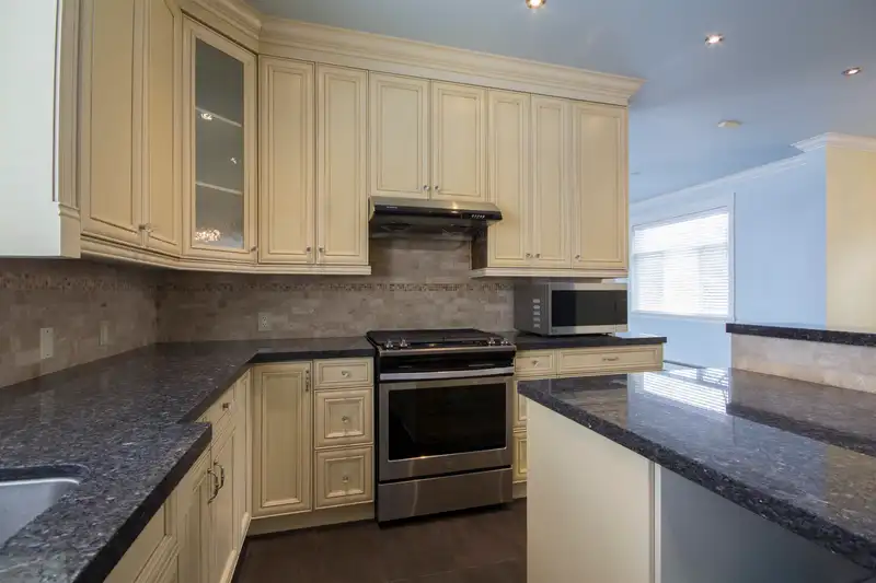 12136 100A AVENUE - photo 4 of 40