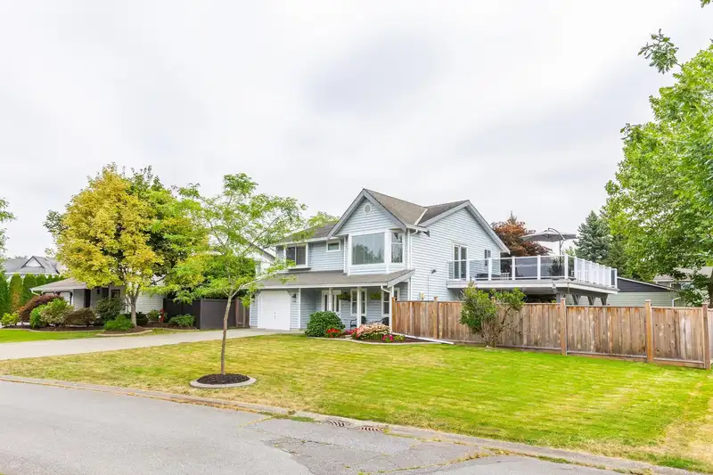 6324 172A STREET - photo 1 of 40