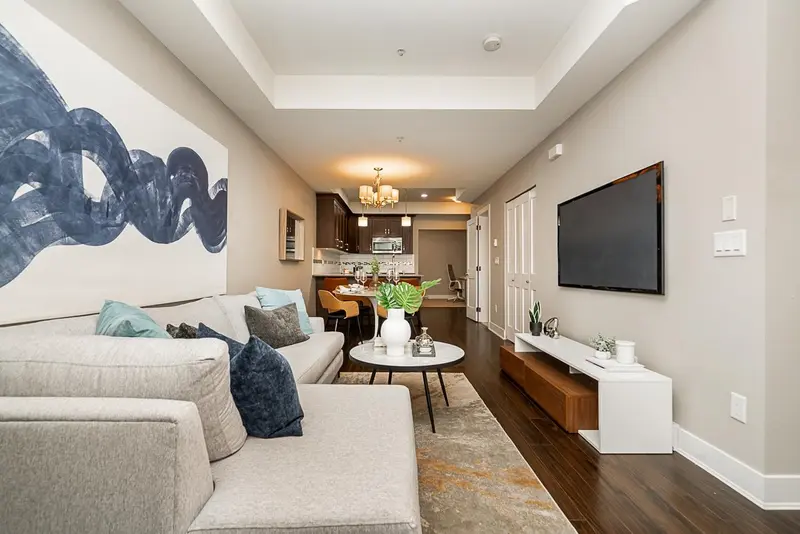 109 828 ROYAL AVENUE - photo 3 of 25