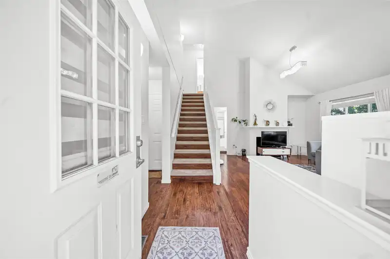 60 15968 82 AVENUE AVENUE - photo 2 of 36