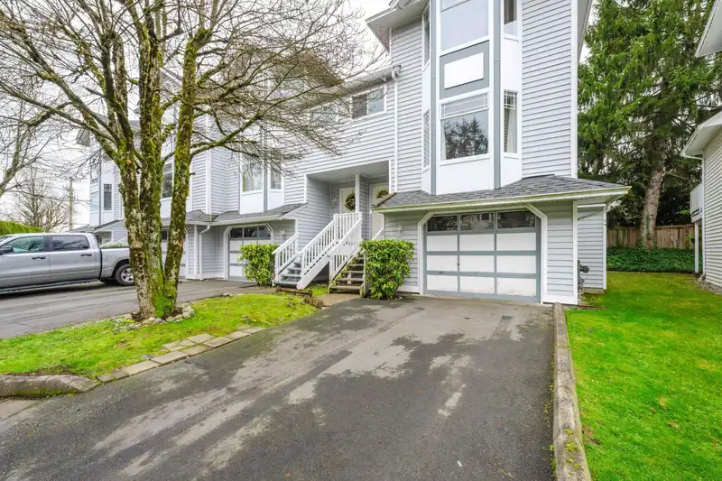 4 15550 89 AVENUE - photo 3 of 39
