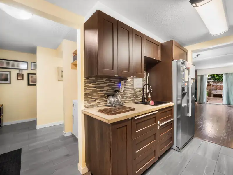 132 7476 138 STREET - photo 2 of 25