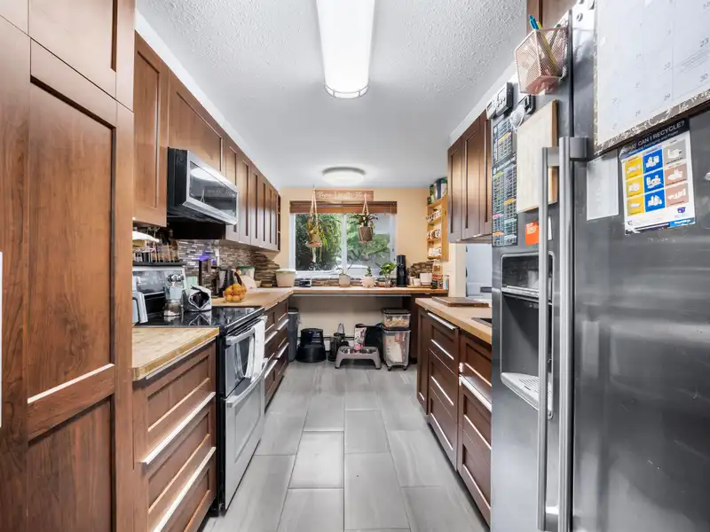 132 7476 138 STREET - photo 4 of 25
