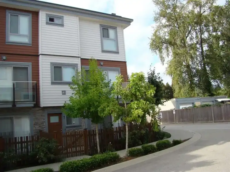 7 13328 96 AVENUE - photo 1 of 40