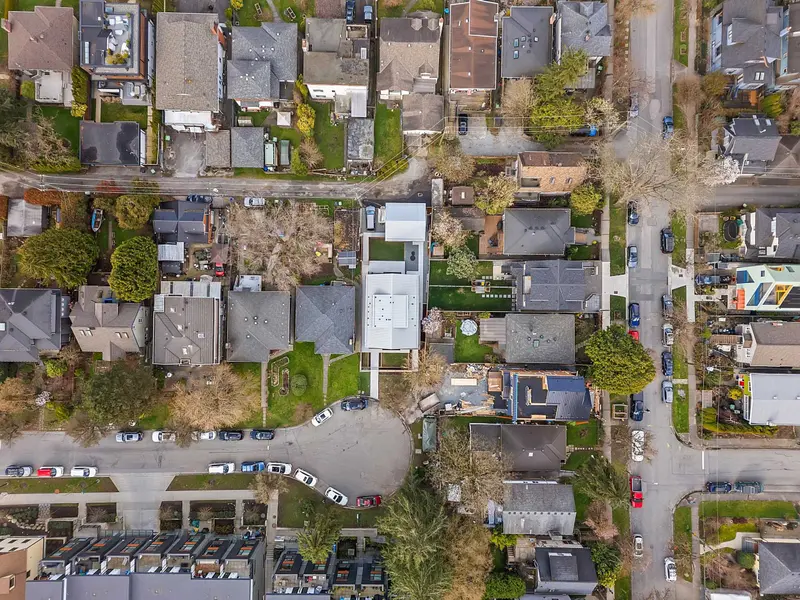 1 2091 E 20TH AVENUE - photo 4 of 25