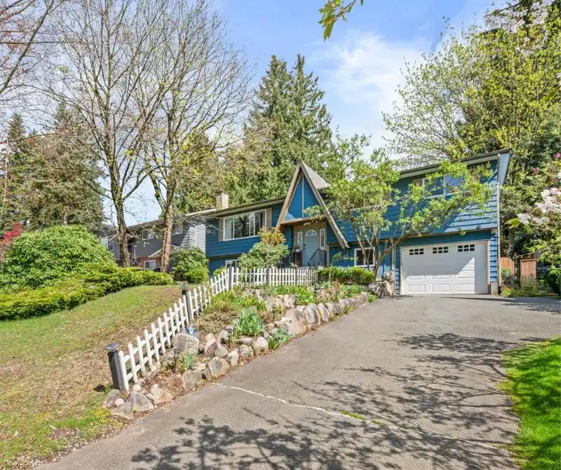 5866 179A STREET - photo 2 of 25