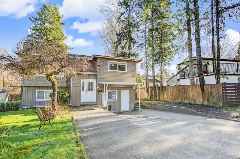 8076 139A STREET - photo 1 of 36