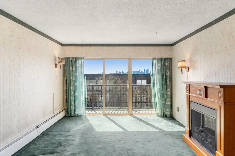 201 225 W 3RD STREET - photo 3 of 25