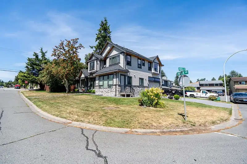 13209 65B AVENUE - photo 4 of 39