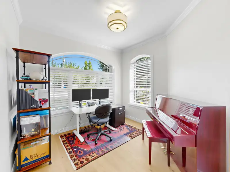 16136 110 AVENUE - photo 4 of 40