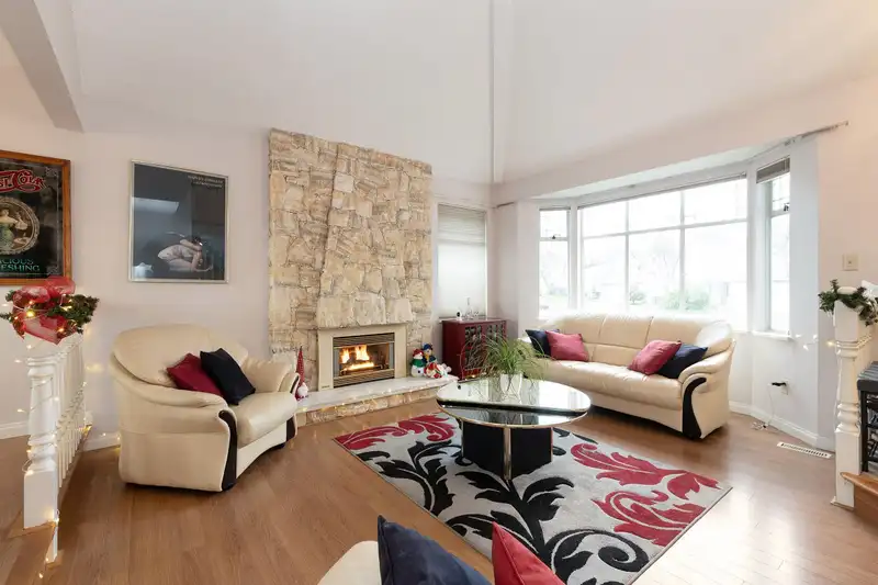 13348 98 AVENUE - photo 4 of 28