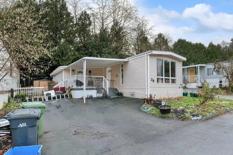 28 8220 KING GEORGE BOULEVARD - photo 1 of 25