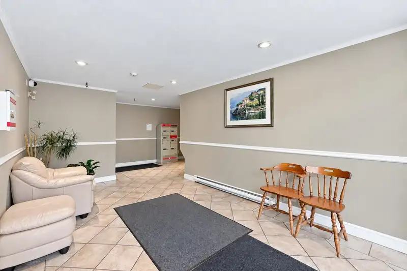 207 10438 148 STREET - photo 2 of 20