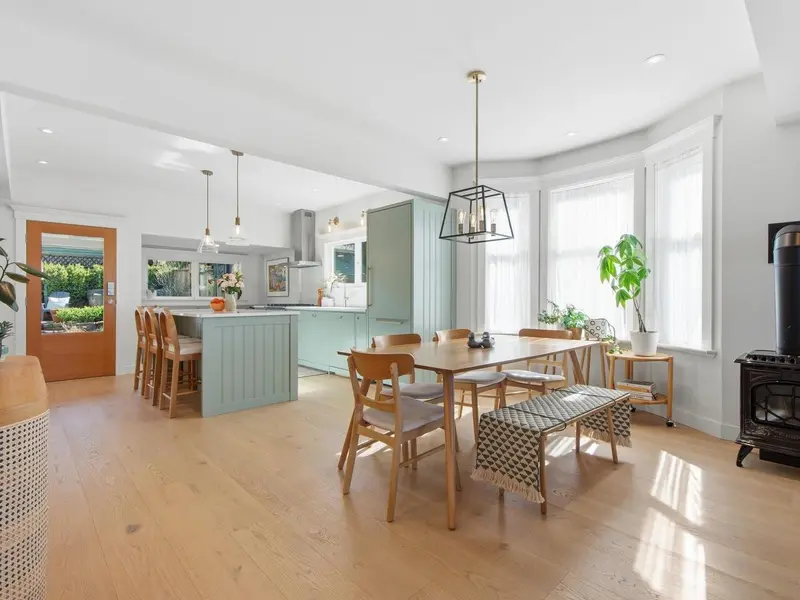 2224 VICTORIA DRIVE - photo 2 of 25