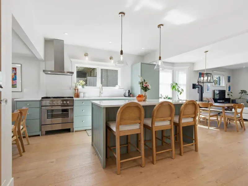 2224 VICTORIA DRIVE - photo 4 of 25