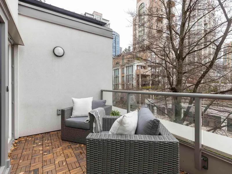 302 1323 HOMER STREET - photo 2 of 25