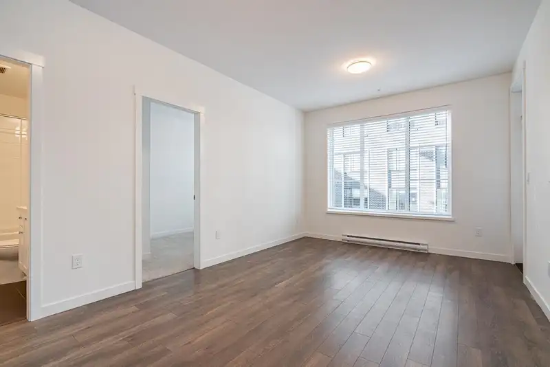 210 15825 85 AVENUE - photo 4 of 30
