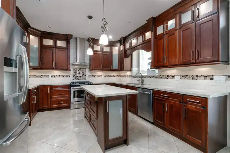 7072 144B STREET - photo 3 of 23