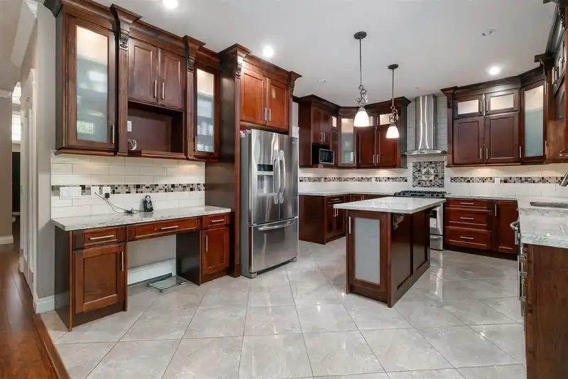 7072 144B STREET - photo 4 of 23