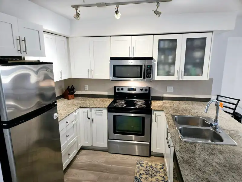 116 13958 108 AVENUE - photo 2 of 34