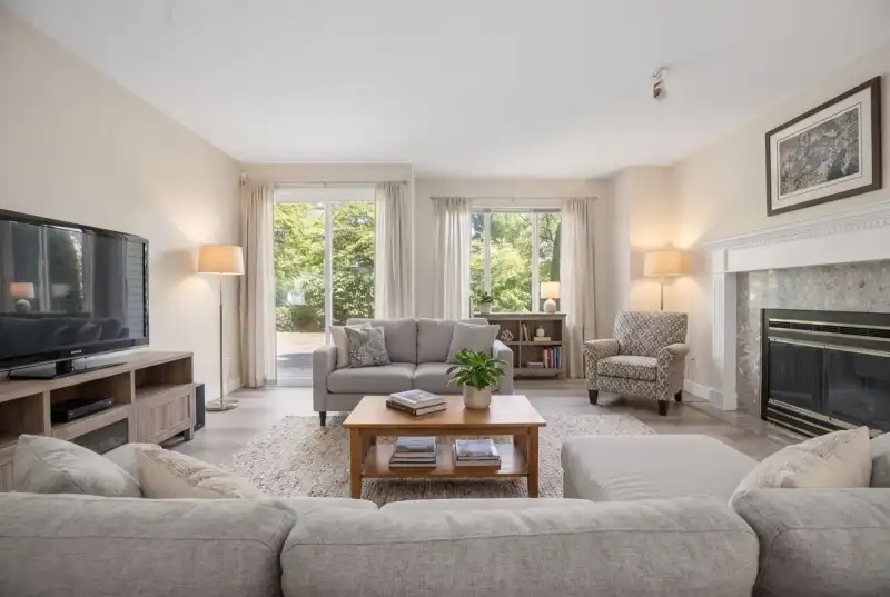 163 13888 70 AVENUE - photo 1 of 40
