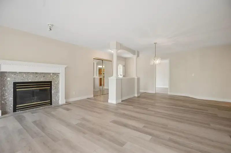 163 13888 70 AVENUE - photo 4 of 40