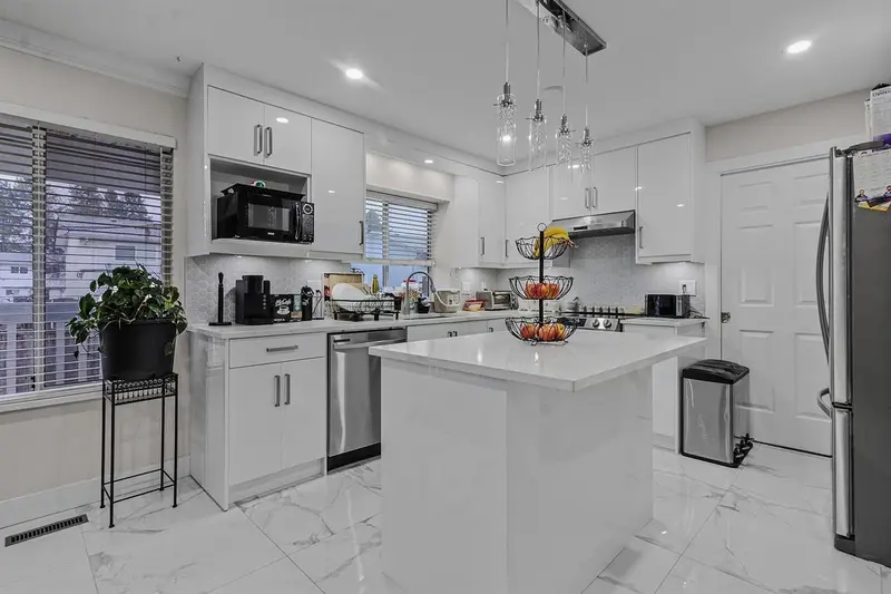 32144 ASHCROFT DRIVE - photo 3 of 20