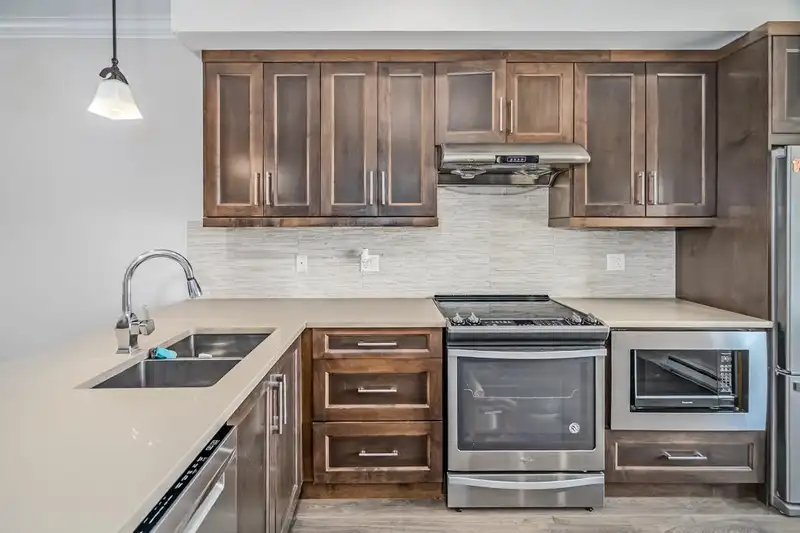 3 13328 96 AVENUE - photo 4 of 19