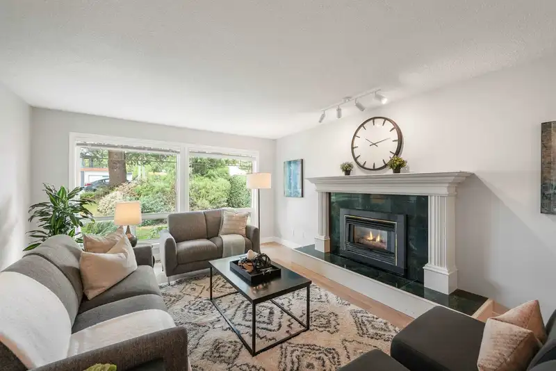 18096 61A AVENUE - photo 3 of 25