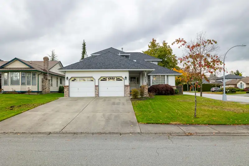 18789 59 AVENUE - photo 1 of 40