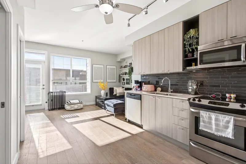 502 3080 GLADWIN ROAD - photo 4 of 25