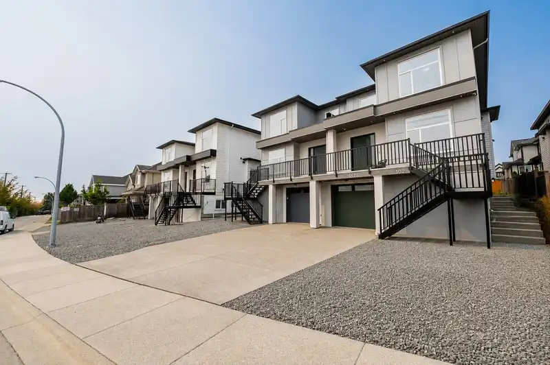 102 18573 56 AVENUE - photo 3 of 40