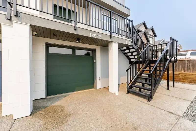 102 18573 56 AVENUE - photo 4 of 40