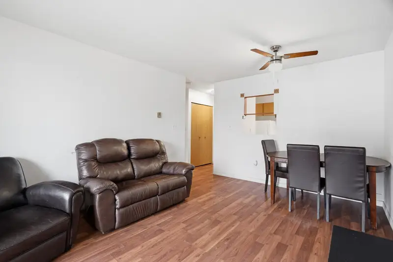 309 45744 SPADINA AVENUE - photo 1 of 25