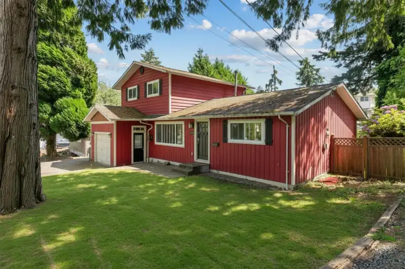 14770 60 AVENUE - photo 2 of 36