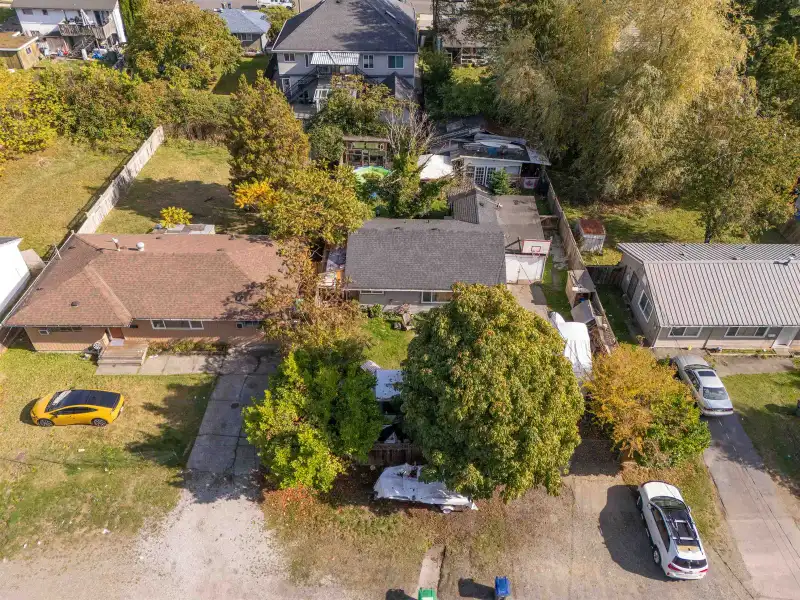 10486 138 STREET - photo 1 of 7