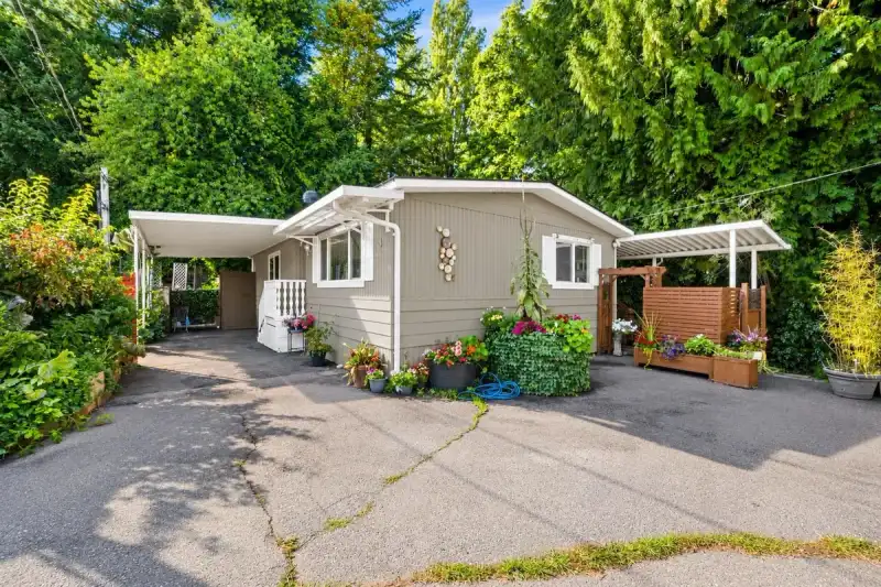 3 6280 KING GEORGE BOULEVARD - photo 1 of 40