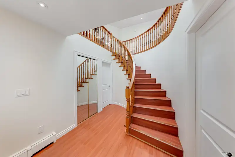 7069 144 STREET - photo 3 of 29