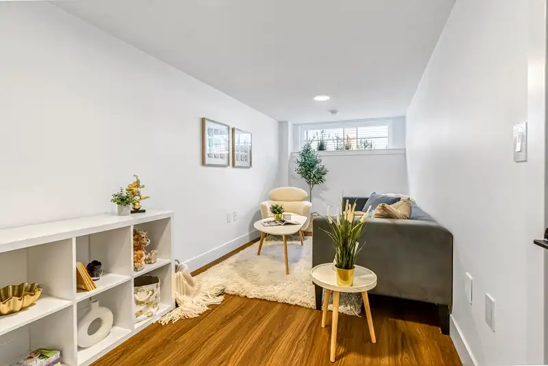 26 6035 141 STREET - photo 3 of 25