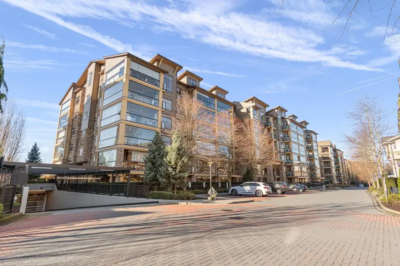 432 8067 207 STREET - photo 1 of 25