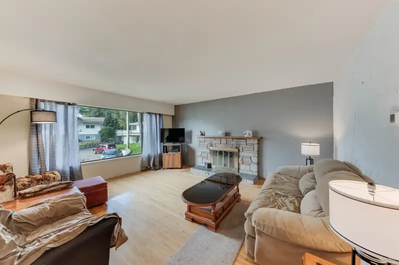 10122 127B STREET - photo 2 of 30