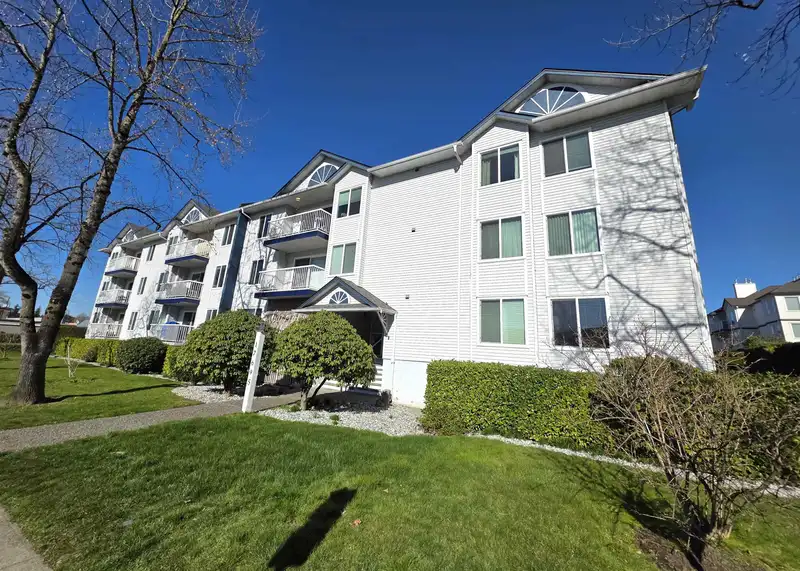 301 17695 58 AVENUE - photo 1 of 29