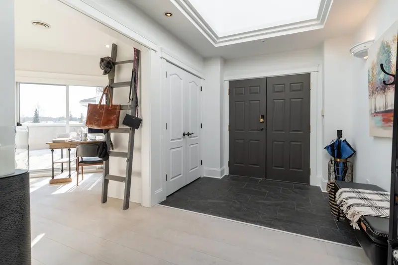 401 20448 PARK AVENUE - photo 4 of 25