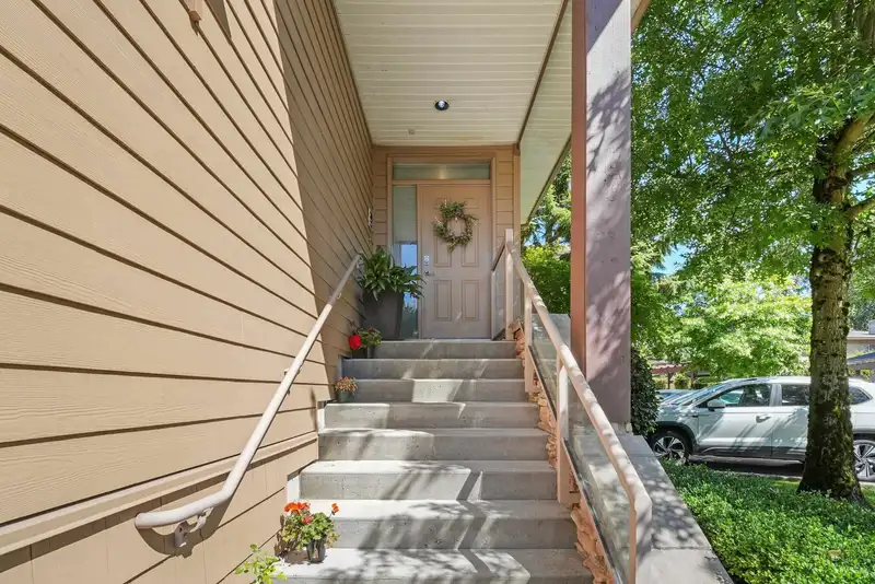 17 16655 64 AVENUE - photo 3 of 35