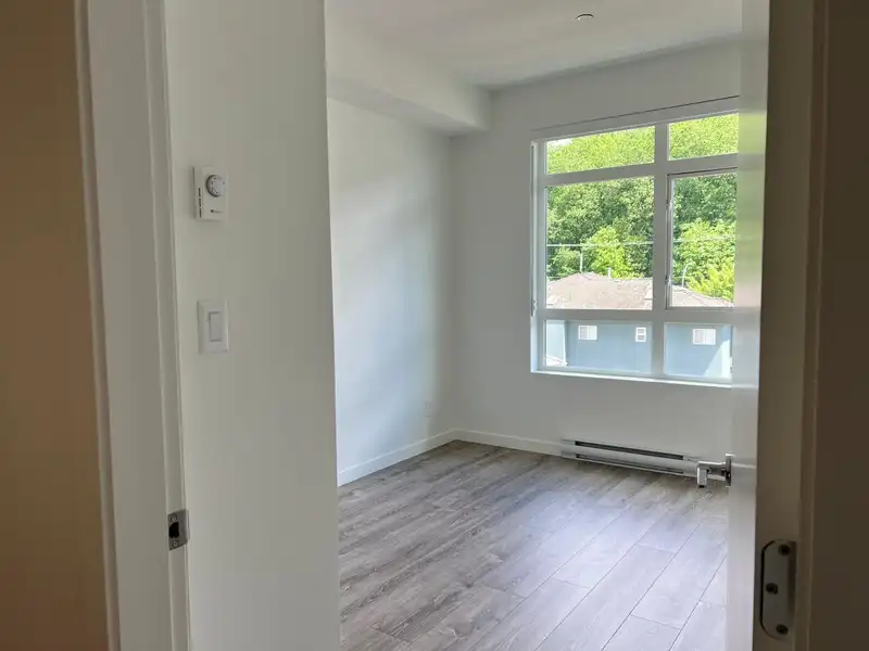 417 13969 96 AVENUE - photo 4 of 11