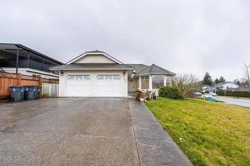 14096 89A AVENUE - photo 1 of 40