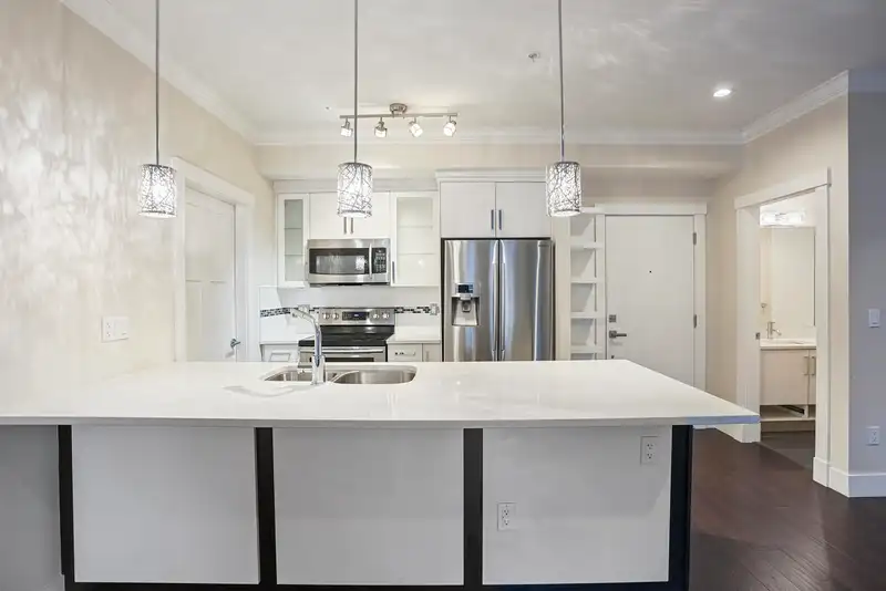 208 14885 60 AVENUE - photo 3 of 18